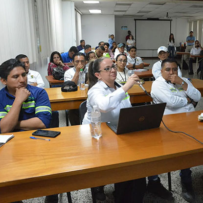Capacitan a personal sobre documentación y regulación de precursores químicos a ingenios azucareros